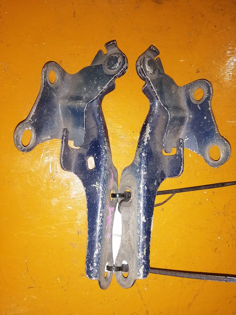 петля капота Toyota bB