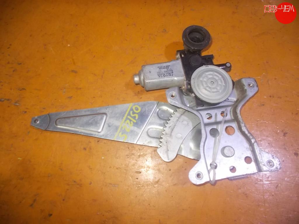 стеклоподъемник Toyota ist