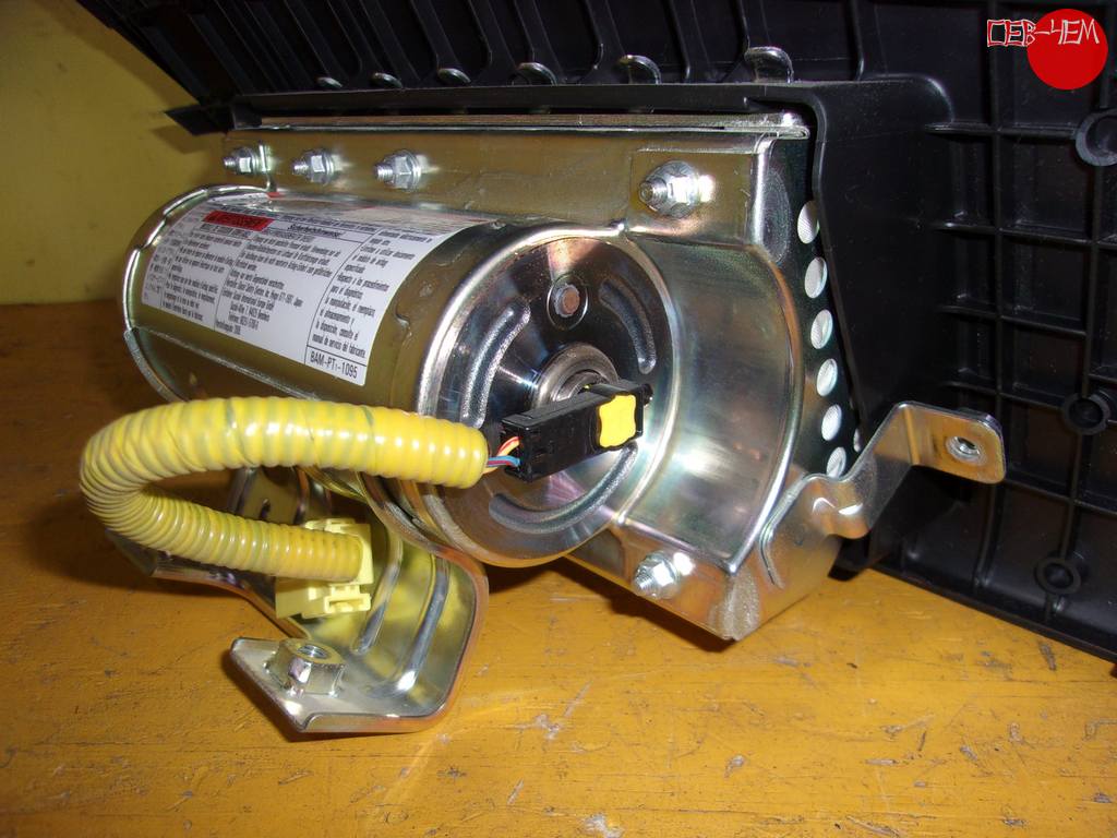 ESCUDO TD54W SRS НАКЛАДКА ПАССАЖ.ЗАРЯЖЕННЫЙ Suzuki Escudo