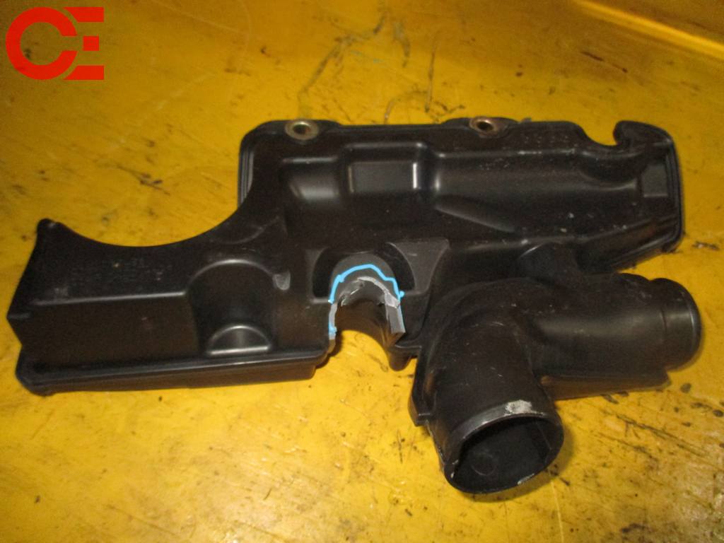 COLT Z25A ДЕКОРАТИВНАЯ КРЫШКА ДВС, дефект Mitsubishi Colt