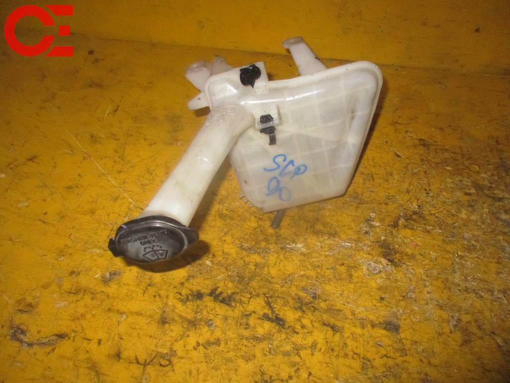 бачок омывателя Toyota Vitz