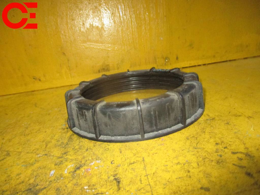 AXELA BK5P КРЕПЁЖ БЕНЗОНАСОСА Mazda Axela
