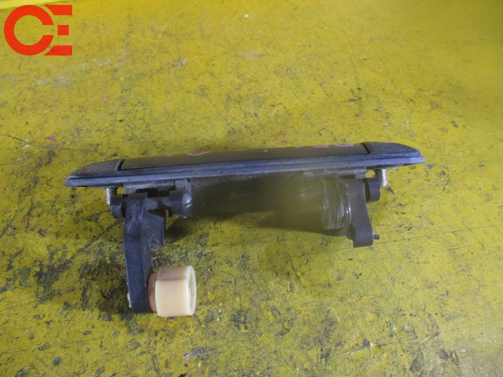 DEMIO DW3W РУЧКА ДВЕРИ ВНЕШНЯЯ задняя правая Mazda Demio