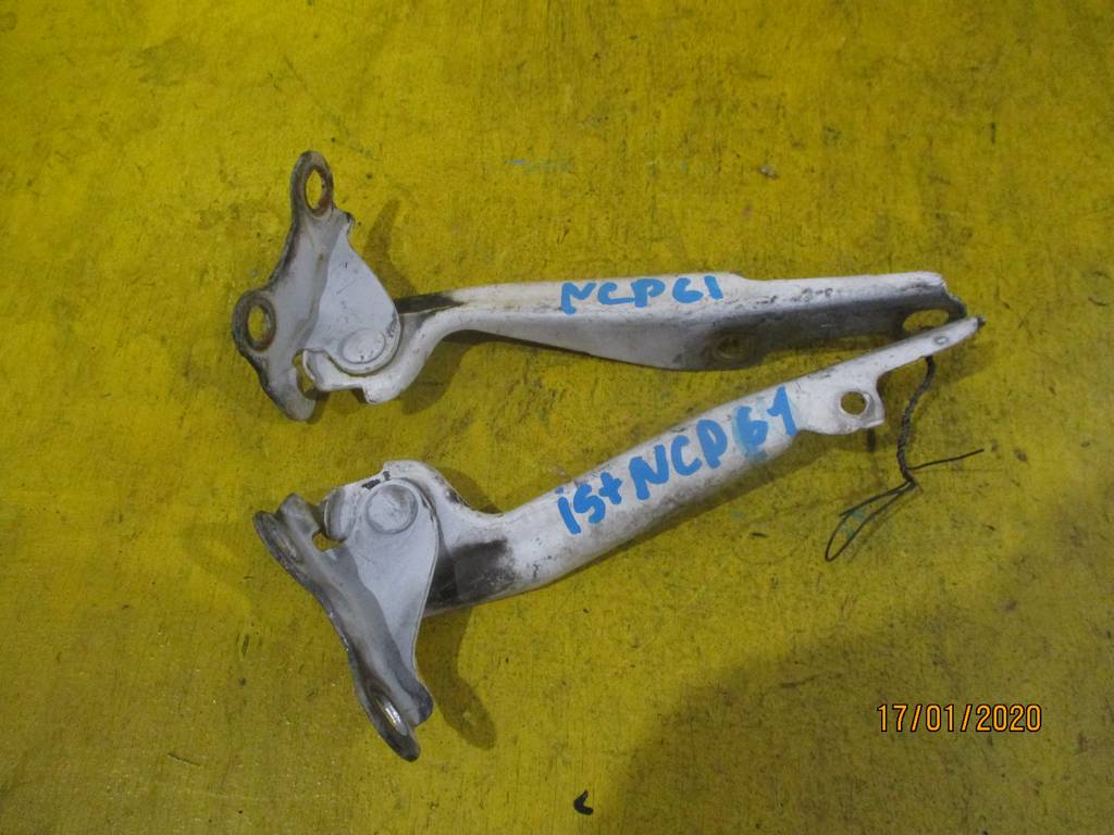 петля капота Toyota ist