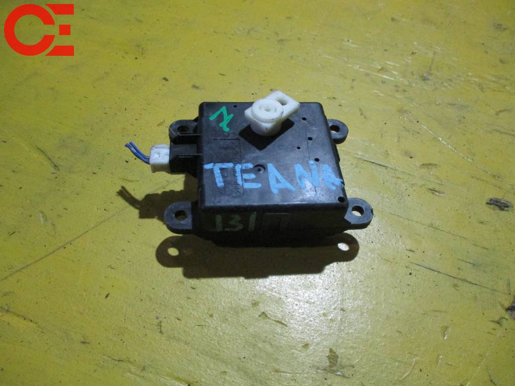 моторчик привода заслонок печки Nissan Teana