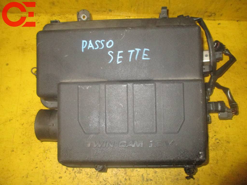 корпус воздушного фильтра Toyota Passo Sette