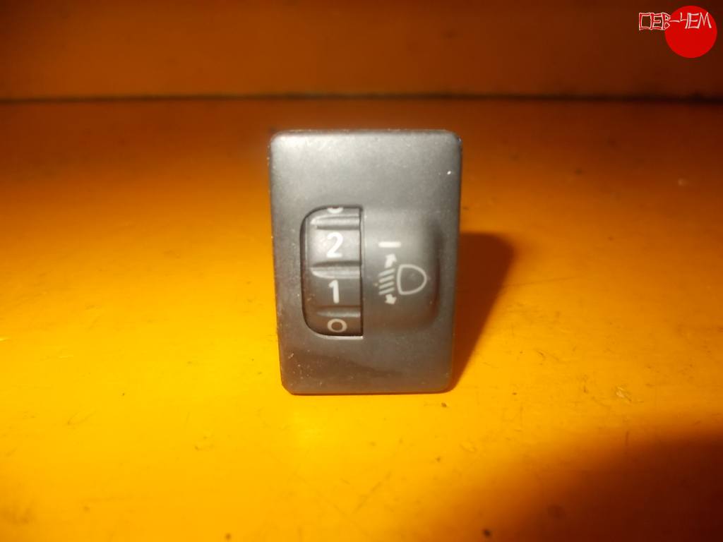 кнопка корректора фар Toyota Ractis