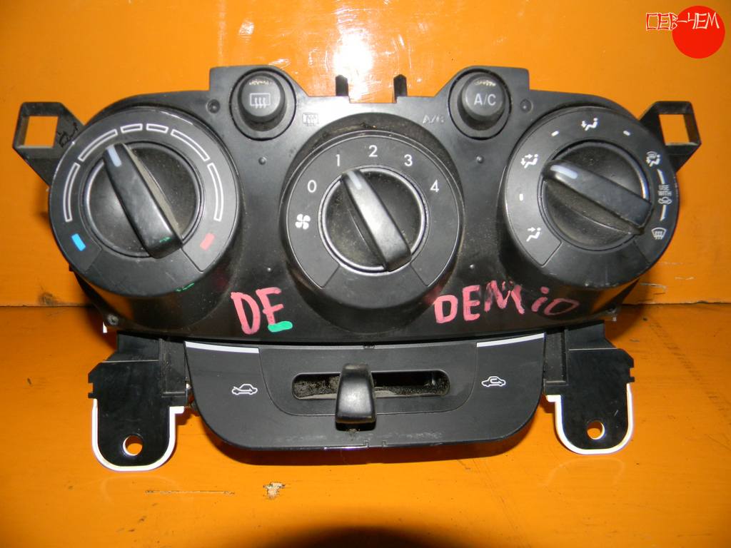 климат-контроль Mazda Demio