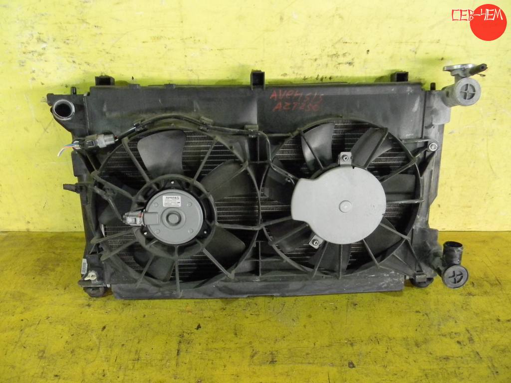 радиатор охлаждения двс Toyota Avensis