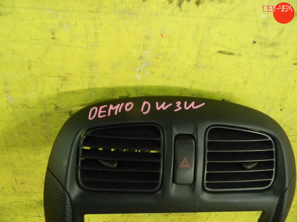 DEMIO DW3W КОНСОЛЬ МАГНИТОФОНА Mazda Demio