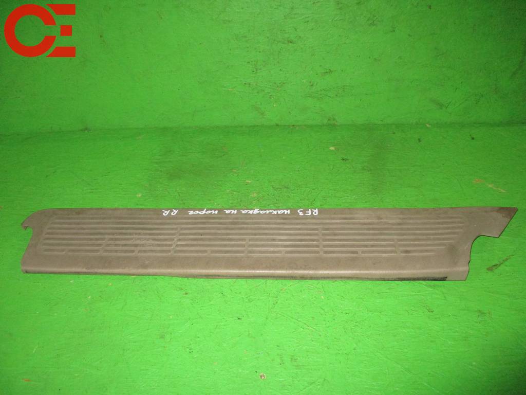 STEPWGN RF3 НАКЛАДКА НА ПОРОГ ЗАДНИЙ ПРАВЫЙ Honda Stepwgn