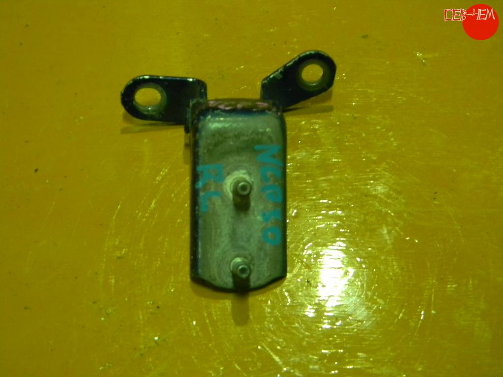 петля дверная Toyota bB