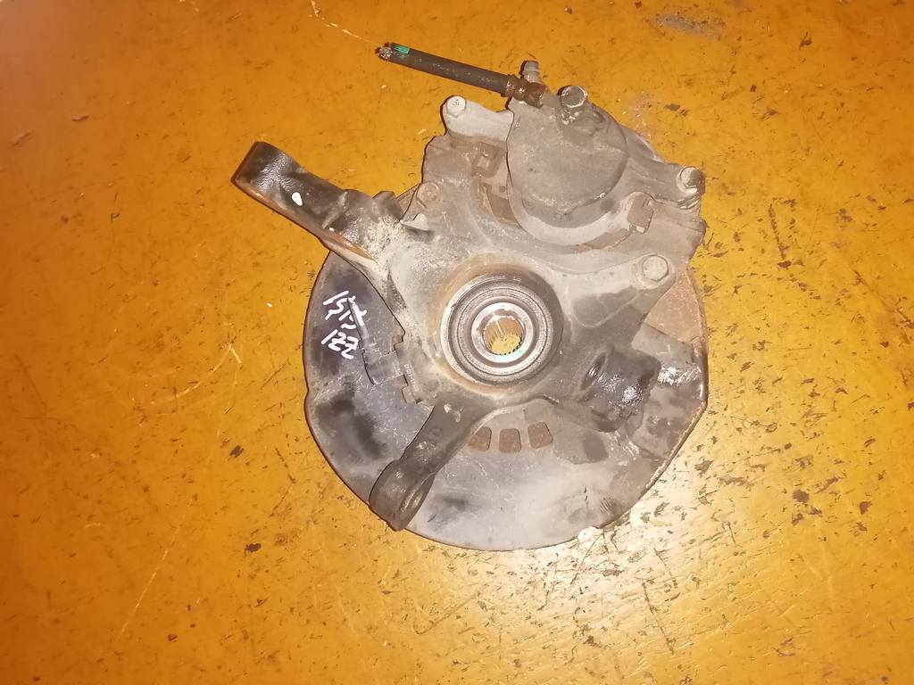 ISIS ZNM10 СТУПИЦА ПЕРЕДНЯЯ ЛЕВАЯ ABS, в сборе Toyota Isis