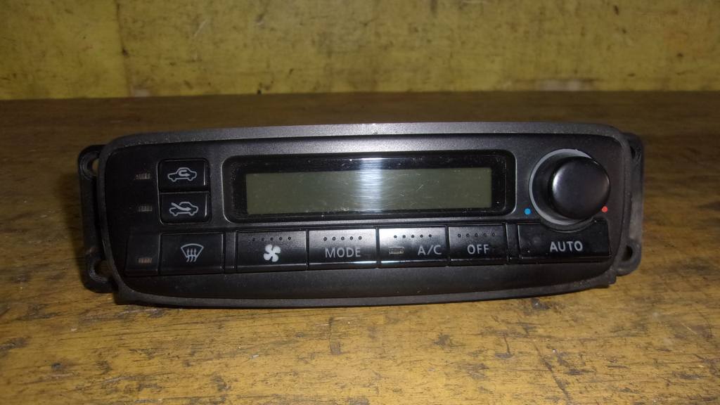 климат-контроль Nissan Serena
