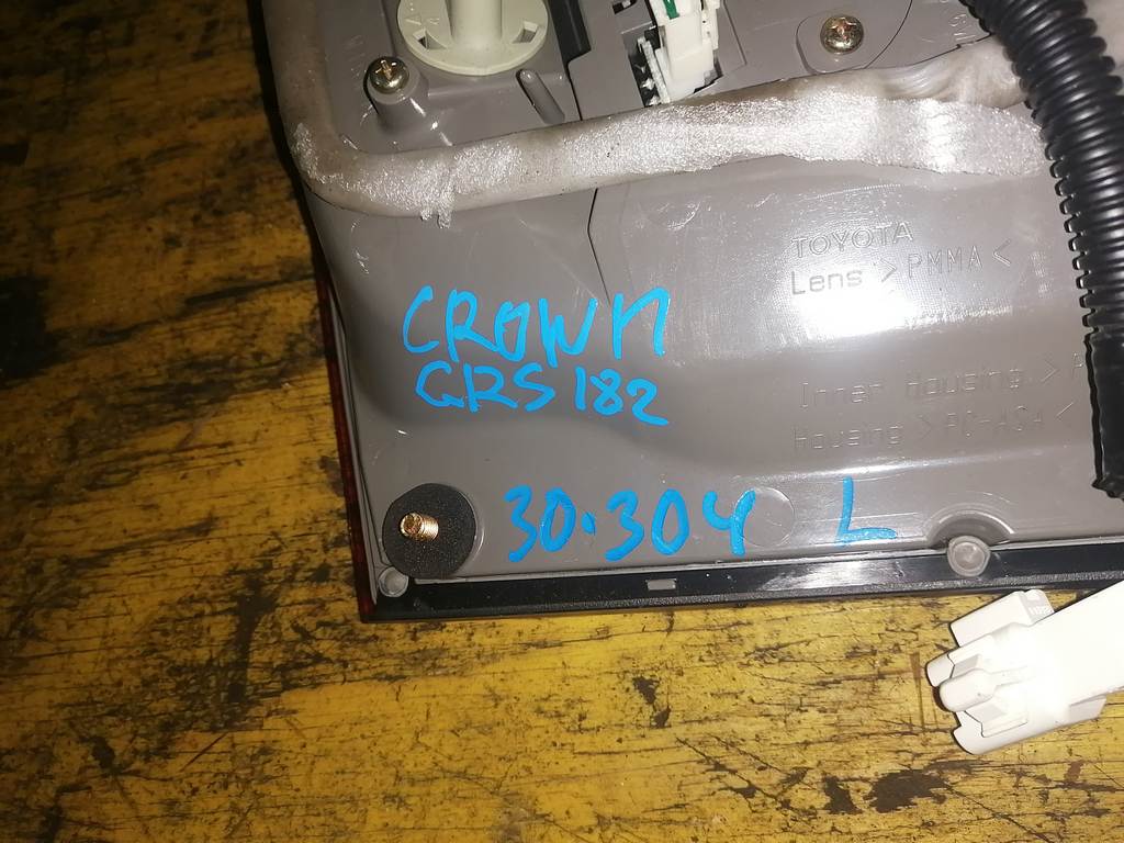 CROWN GRS182 СТОП ЛЕВЫЙ 30-304 
Фонарь Toyota Crown