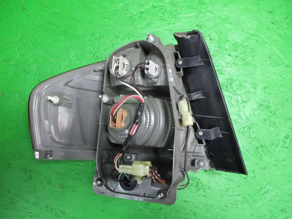 LEGACY B4 BL5 СТОП ПРАВЫЙ 220-20960 
Фонарь Subaru Legacy B4