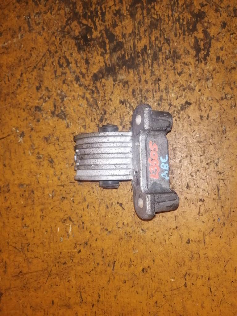 подушка двигателя Daihatsu Tanto