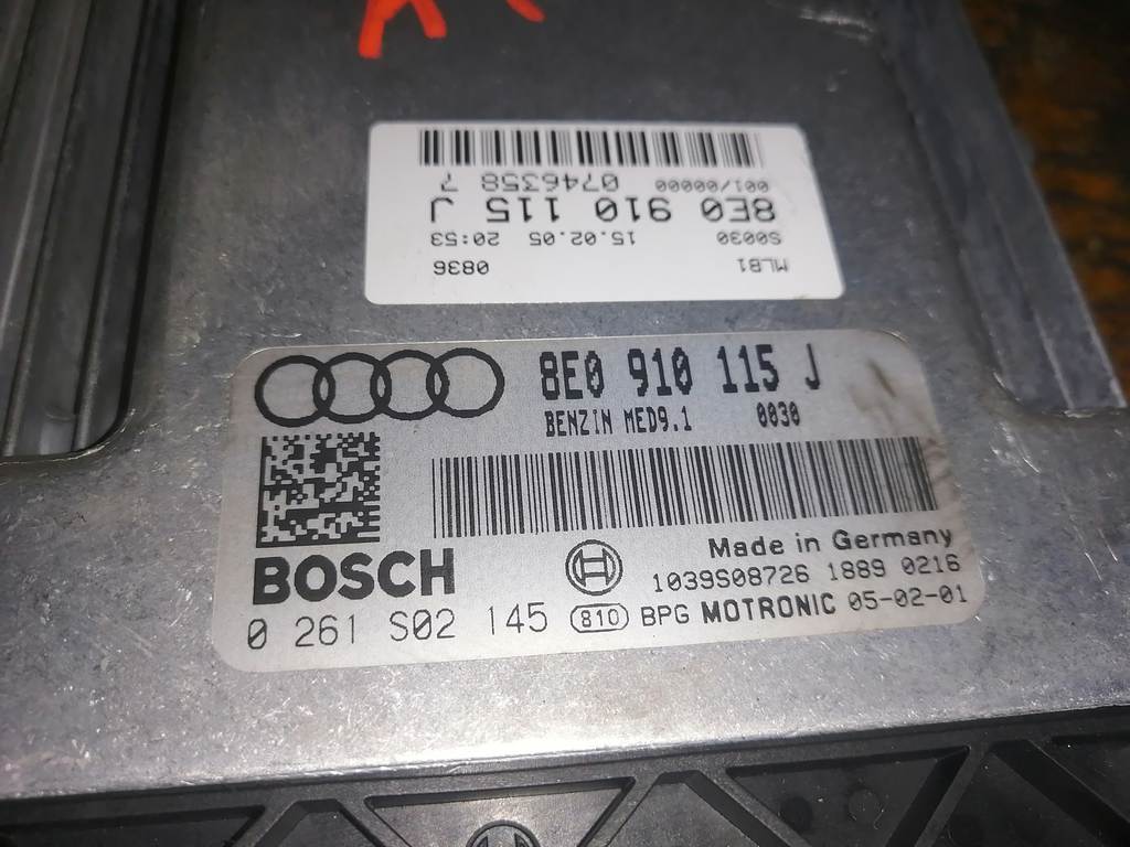 8E0 910 115 J БЛОК УПР.ДВС Audi A4