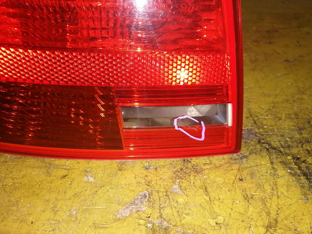 AUDI A4 8EC СТОП ЛЕВЫЙ ДЕФЕКТ 
Фонарь Audi A4