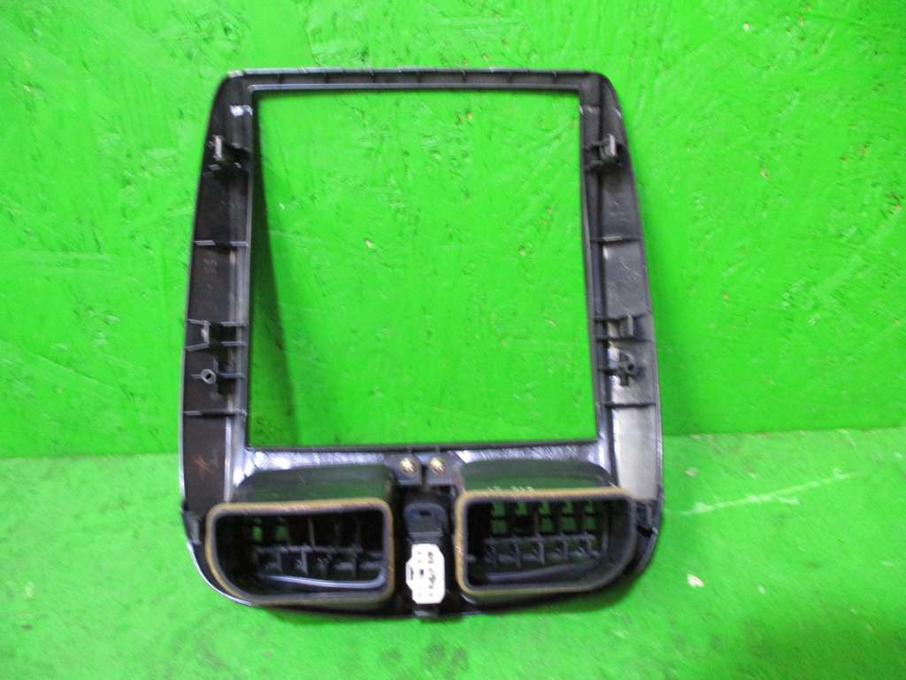PREMACY CP8W КОНСОЛЬ МАГНИТОФОНА Mazda Premacy