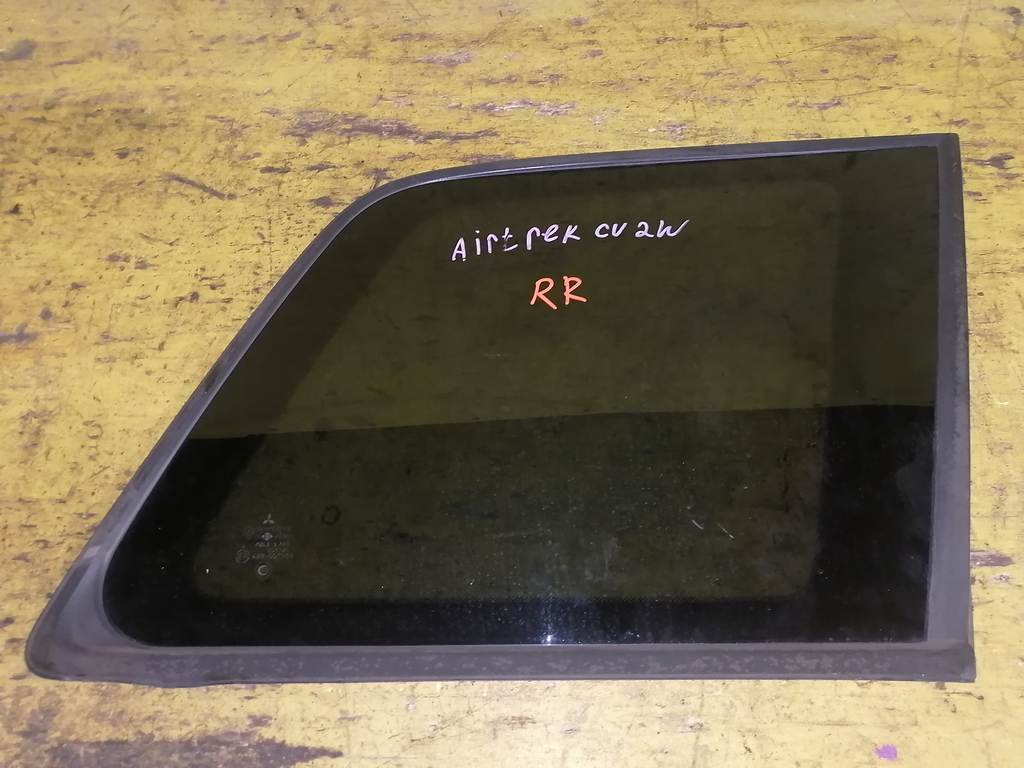 стекло багажника Mitsubishi Airtrek