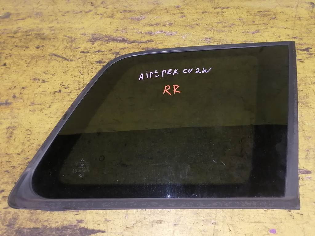стекло багажника Mitsubishi Airtrek