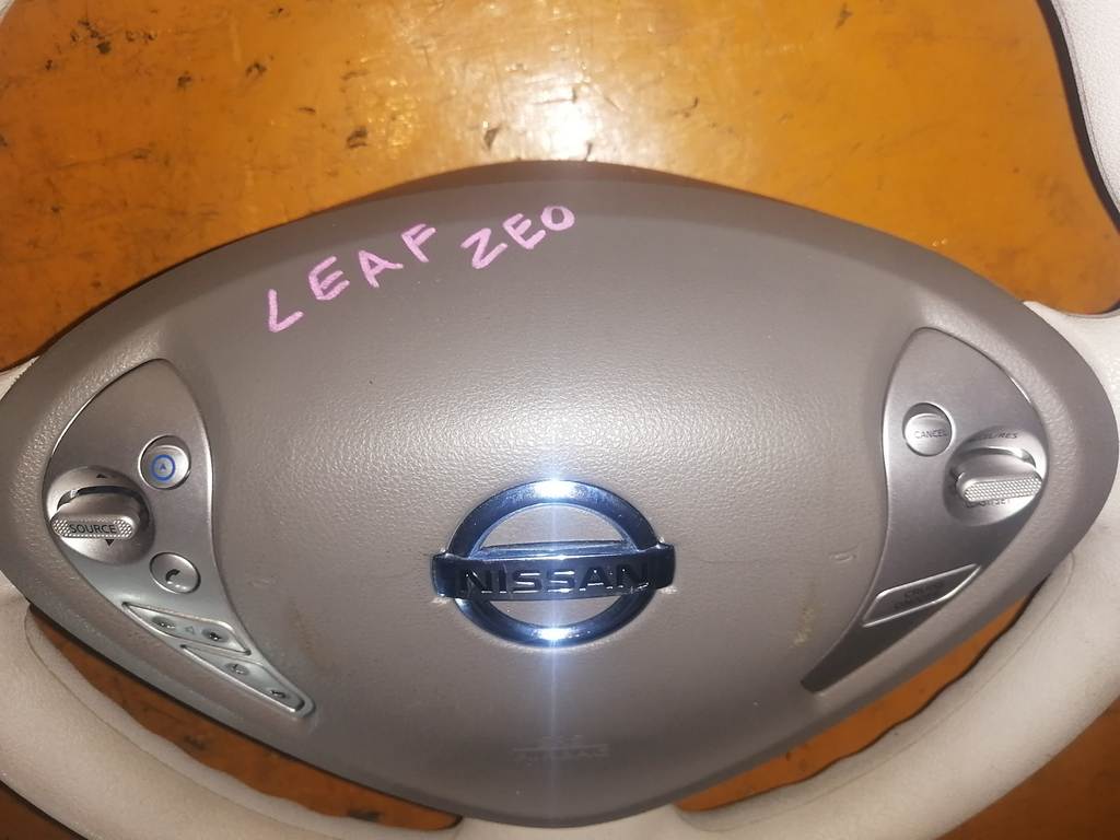 LEAF ZE0 НАКЛАДКА SRS+РУЛЬ Nissan Leaf