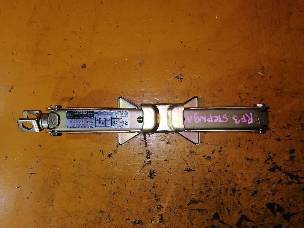 домкрат Honda Stepwgn