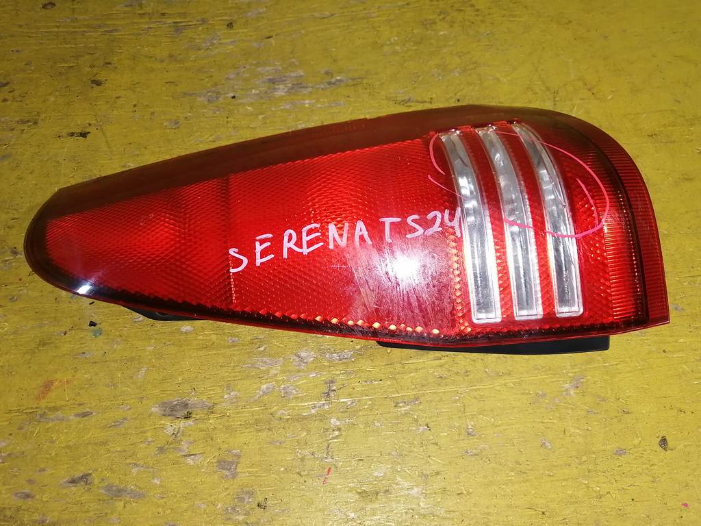 стоп-сигнал Nissan Serena
