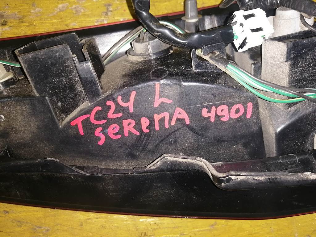 SERENA TC24 СТОП ЛЕВЫЙ 4901 
Фонарь Nissan Serena