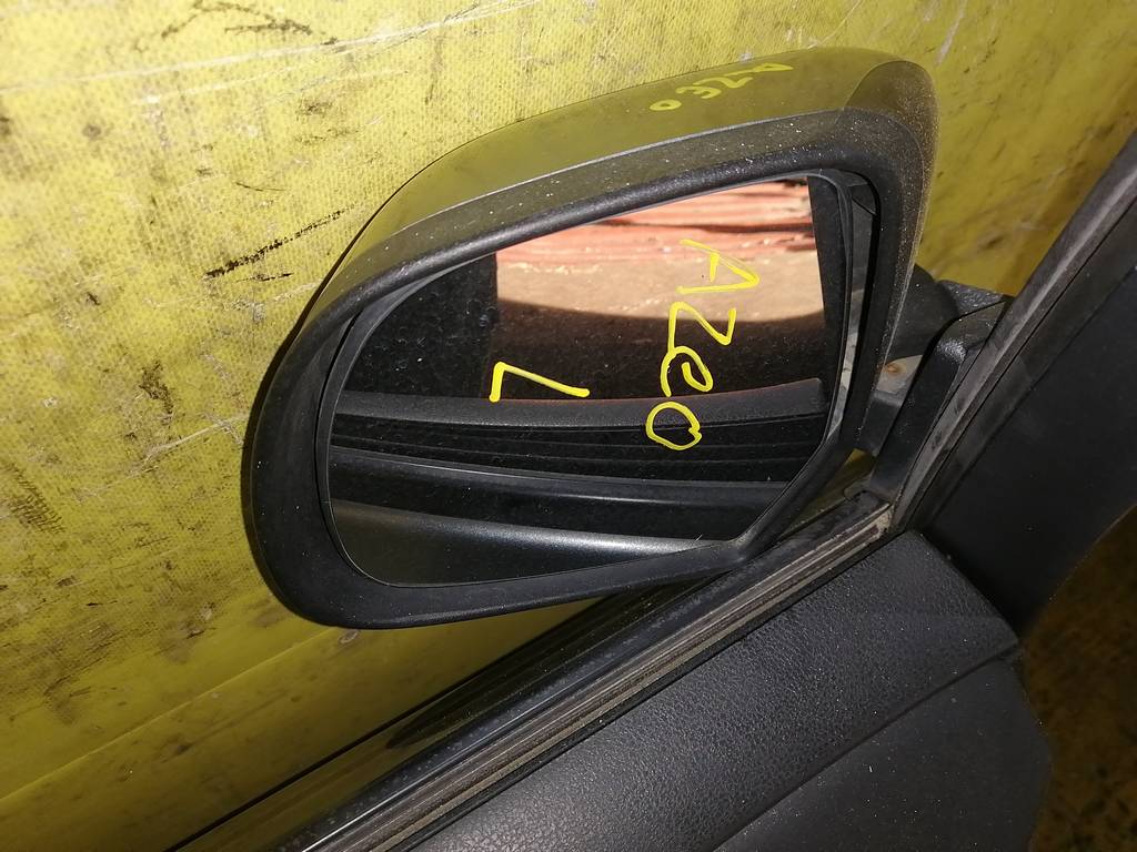 зеркало Nissan Leaf