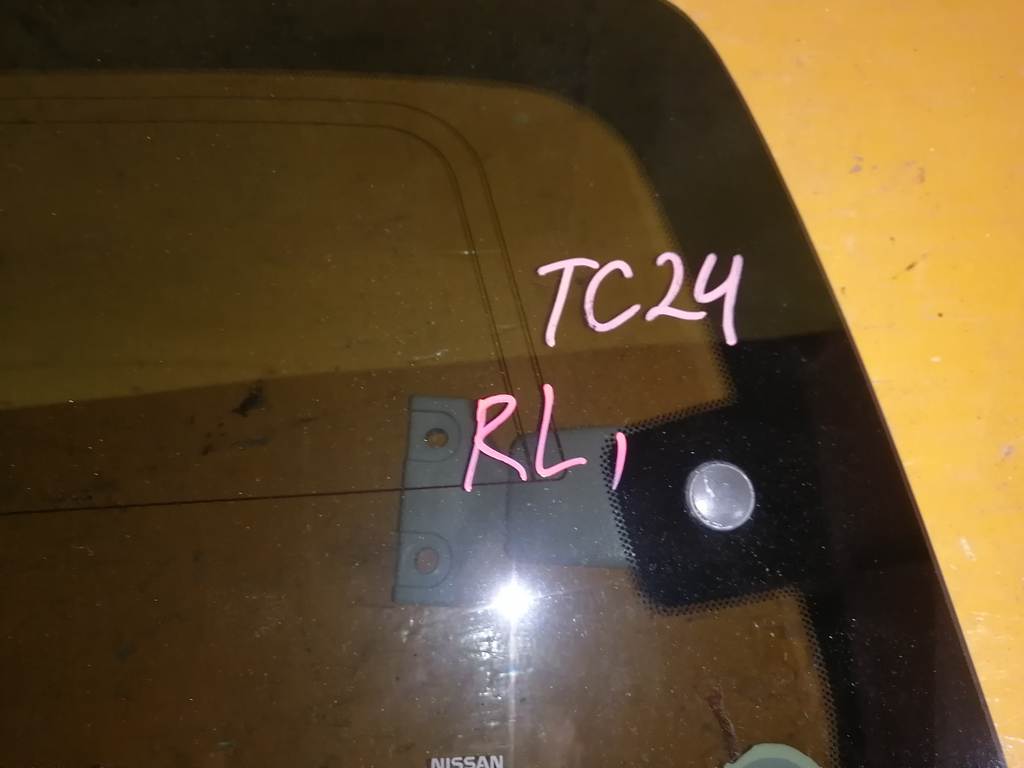 SERENA TC24 СТЕКЛО СОБАЧНИКА ЗАДНЕЕ ЛЕВОЕ 1 Nissan Serena