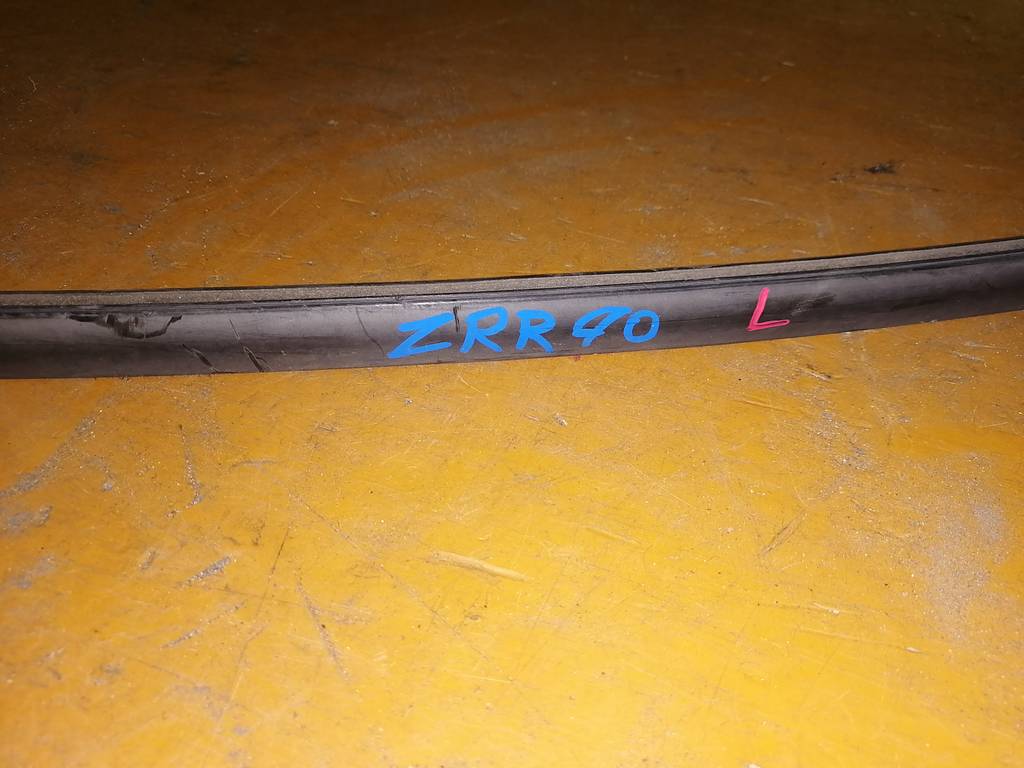 VOXY ZRR70 МОЛДИНГ НА КРЫШУ ЛЕВЫЙ ДЕФЕКТ Toyota Voxy