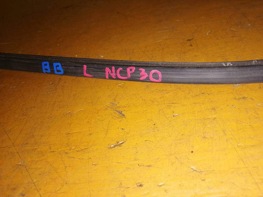 BB NCP30 МОЛДИНГ НА КРЫШУ ЛЕВЫЙ Toyota bB