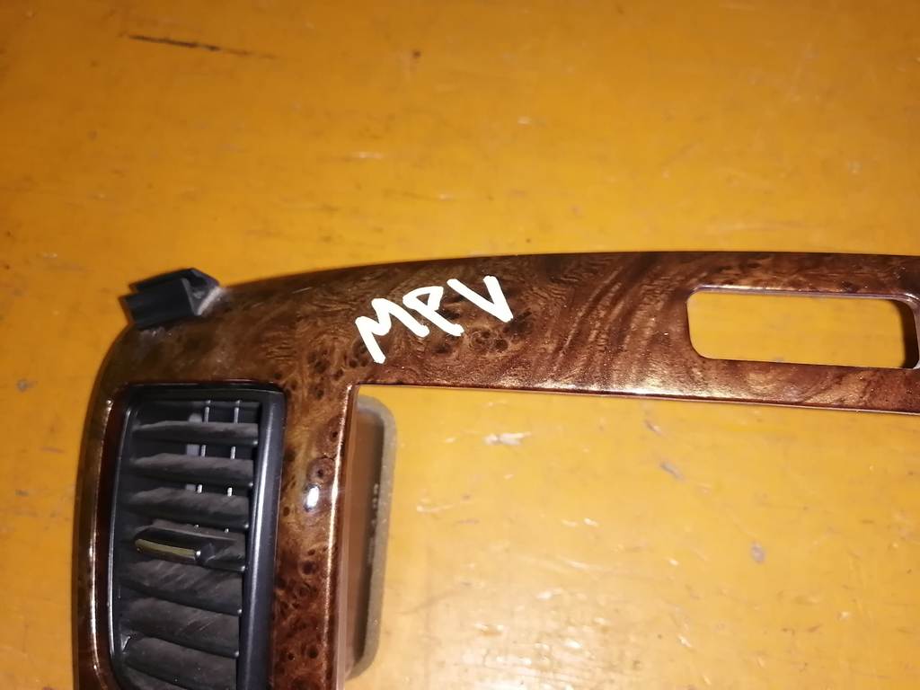MPV LWFW КОНСОЛЬ МАГНИТОФОНА Mazda MPV