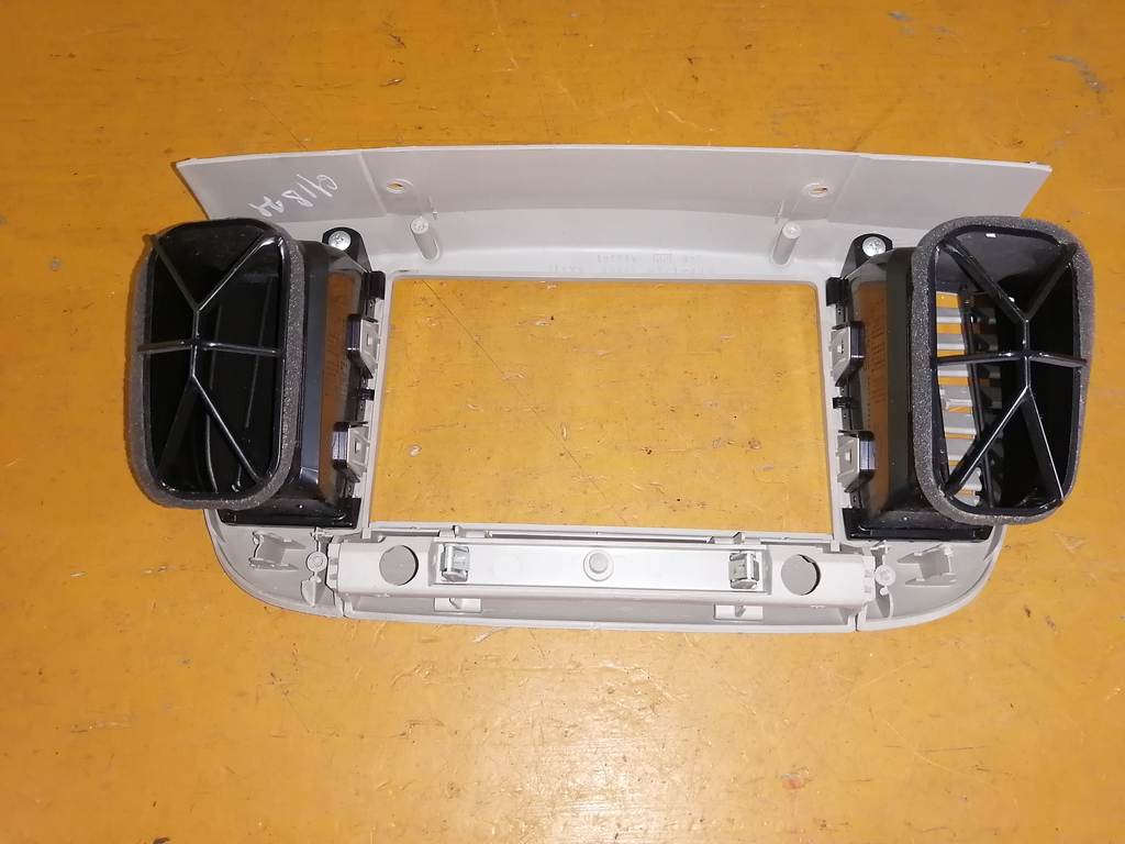 Салон Nissan March