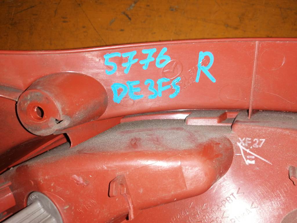 DEMIO DE3FS СТОП ПРАВЫЙ 5776 
Фонарь Mazda Demio