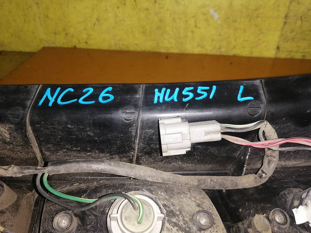 SERENA NC26 СТОП ЛЕВЫЙ HU551 
Фонарь Nissan Serena
