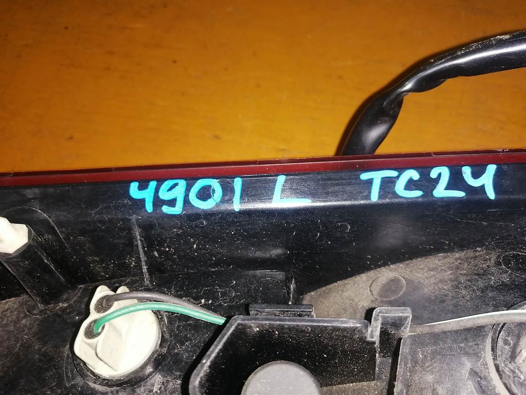 SERENA TC24 СТОП ЛЕВЫЙ 4901 
Фонарь Nissan Serena