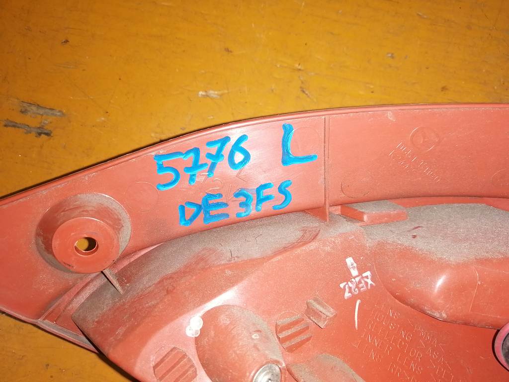 DEMIO DE3FS СТОП ЛЕВЫЙ 5776 
Фонарь Mazda Demio