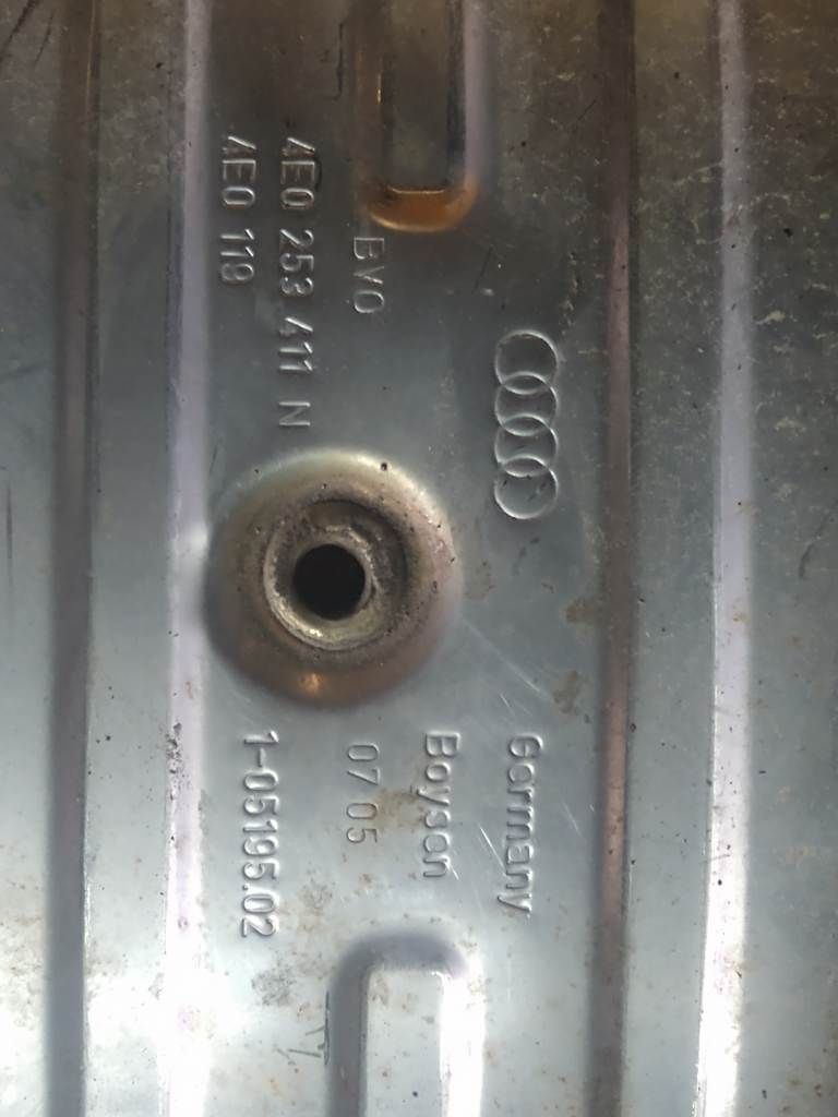 AUDI A8 4E2 ГЛУШИТЕЛЬ 4E0 253 411 N Audi A8