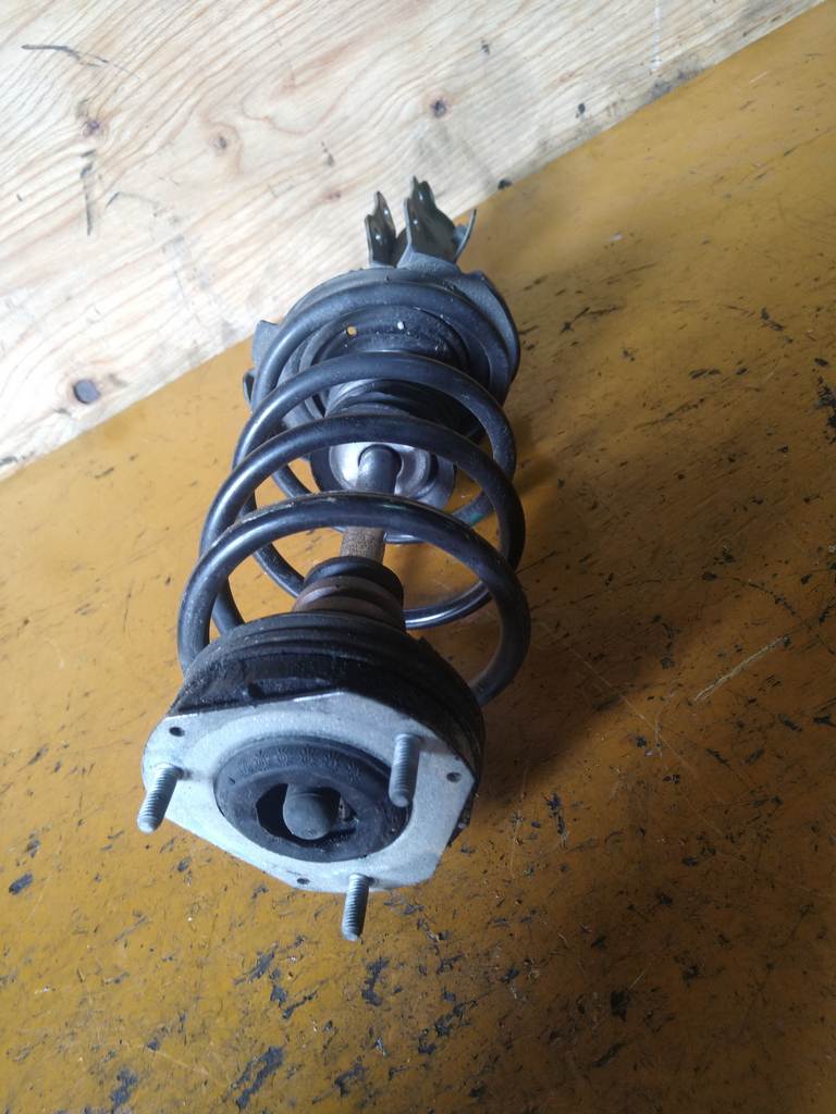 DEMIO DE3FS СТОЙКА ПЕРЕДНЯЯ ЛЕВАЯ Mazda Demio