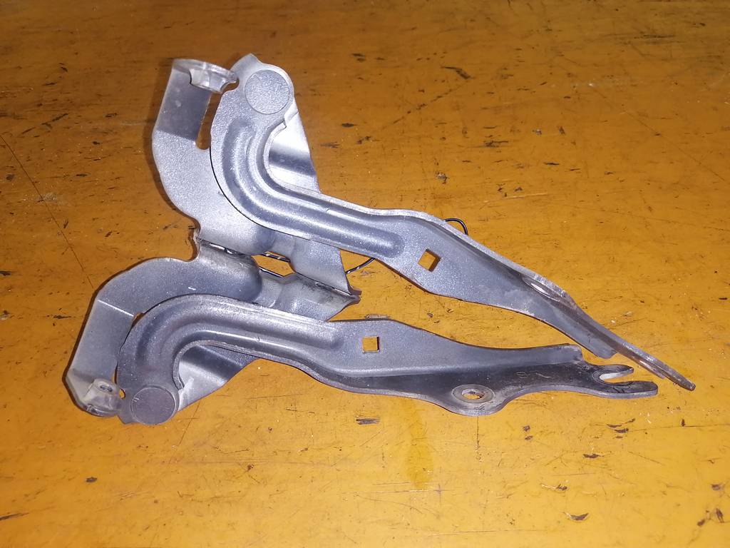 AXELA BK5P ПЕТЛЯ КАПОТА (ПАРА) Mazda Axela