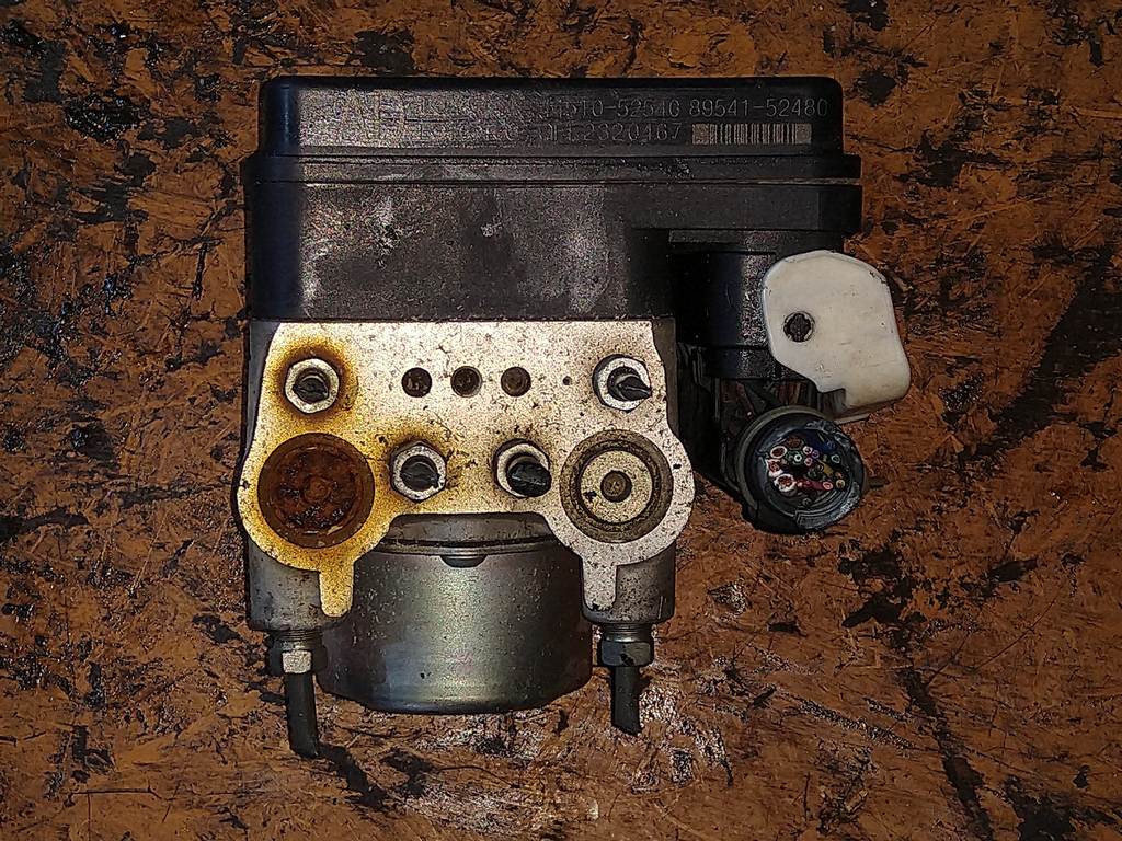 RACTIS SCP100 БЛОК ABS 44510-52540 Toyota Ractis