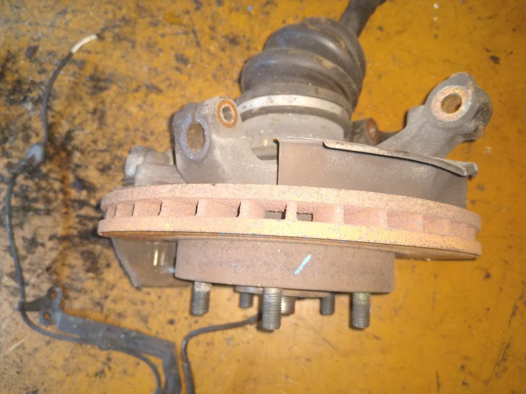 PREMACY CP8W СТУПИЦА ПЕРЕДНЯЯ ПРАВАЯ ABS+ПРИВОД Mazda Premacy
