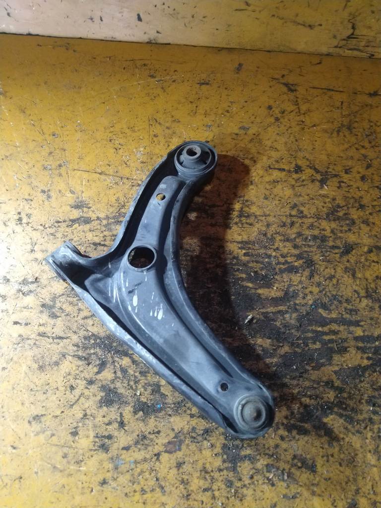 FIT GD1 РЫЧАГ ПЕРЕДНИЙ ПРАВЫЙ Honda Fit