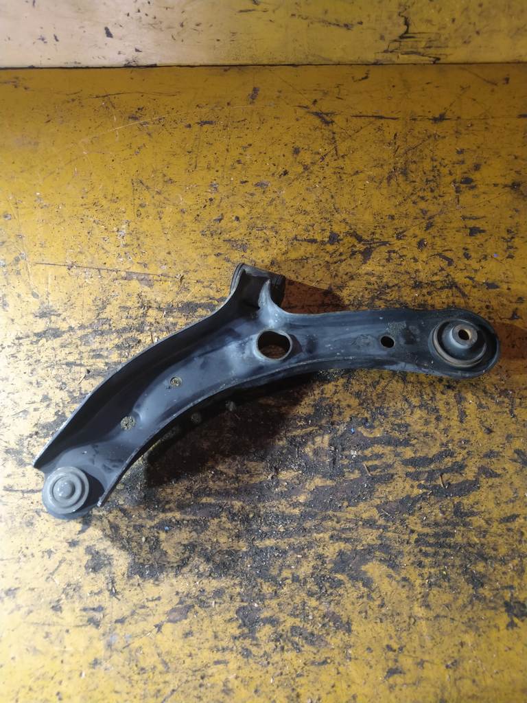 SOLIO MA15S РЫЧАГ ПЕРЕДНИЙ ПРАВЫЙ Suzuki Solio