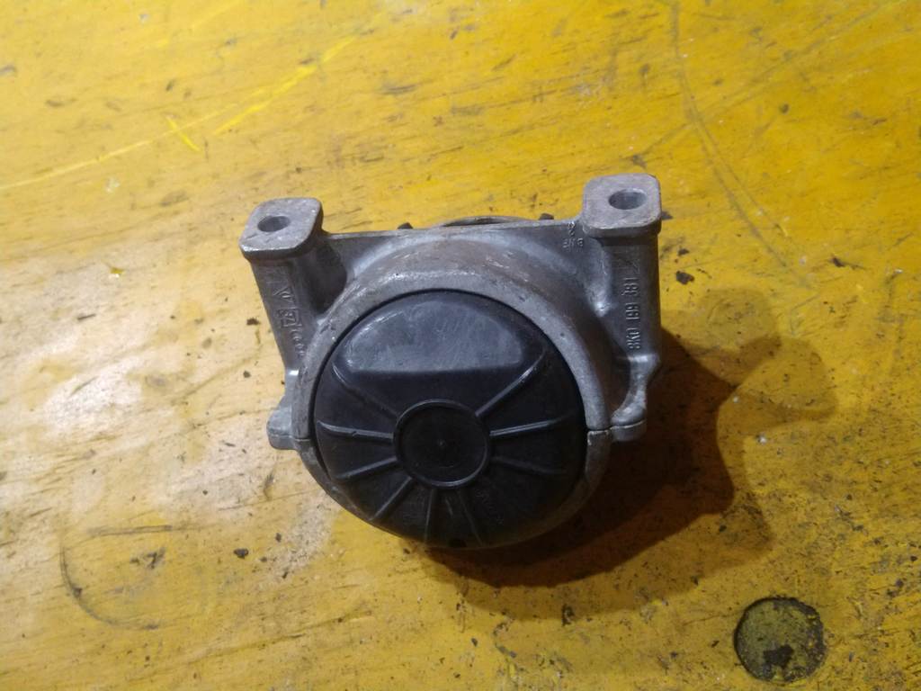 AUDI A4 8K5 ПОДУШКА ДВС Audi A4