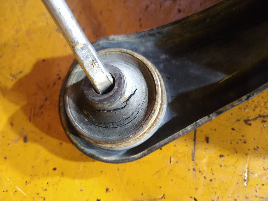 WAGON R MH22S РЫЧАГ ПЕРЕДНИЙ ПРАВЫЙ Suzuki Wagon R