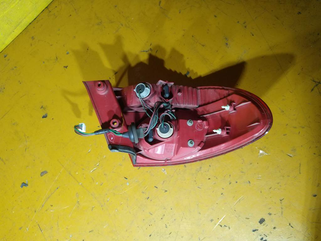 MILLENIA TA5P СТОП ПРАВЫЙ 220-61927 
Фонарь Mazda Millenia